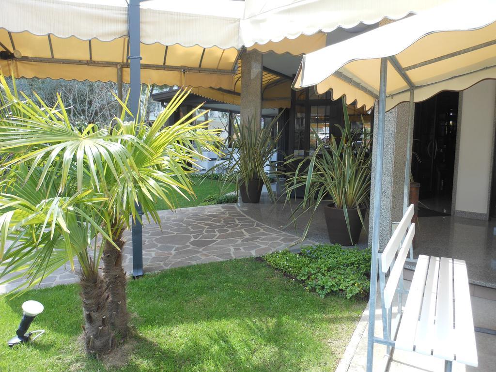 Hotel Jesolo Sand Exteriör bild